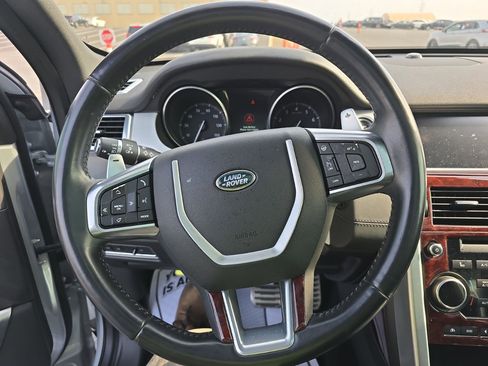 Used 2017 Land Rover Discovery Sport HSE Luxury image 11
