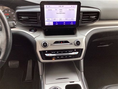 Used 2020 Ford Explorer XLT image 11