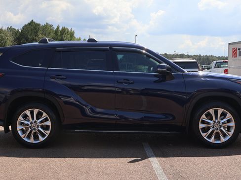 Used 2021 Toyota Highlander Limited FWD image 5