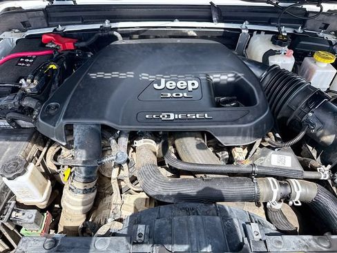 Used 2023 Jeep Gladiator Sport AWD/4WD image 29