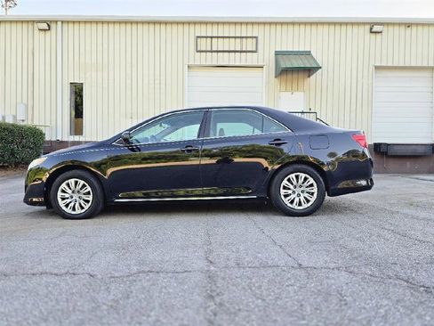 Used 2013 Toyota Camry LE FWD image 3