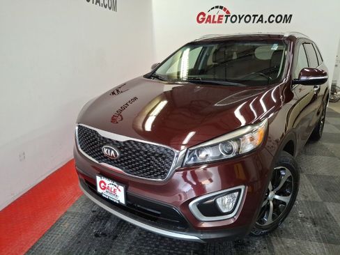 Used 2017 Kia Sorento EX image 2