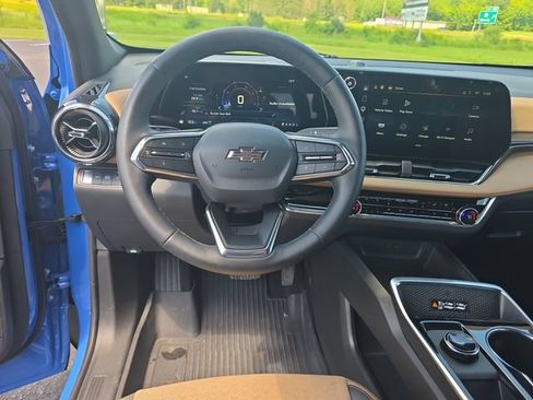 Used 2025 Chevrolet Equinox ACTIV w/ Safety and Technology Package AWD/4WD image 15