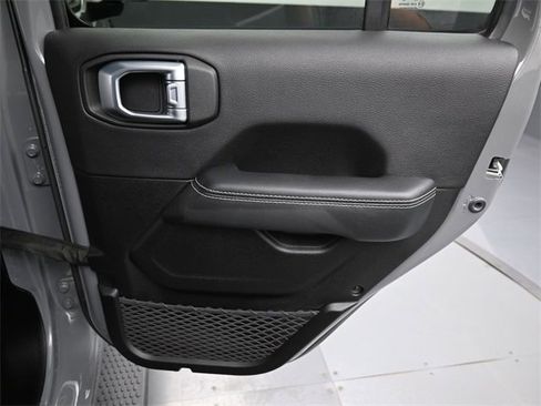 Used 2023 Jeep Wrangler Unlimited Sahara image 31