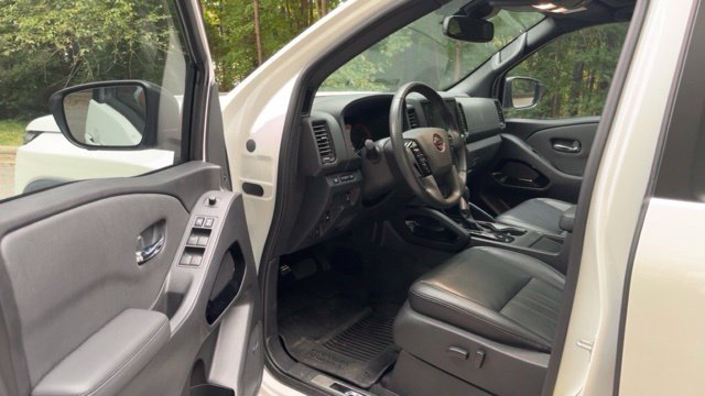 Used 2022 Nissan Frontier PRO-4X w/ Pro-4X Premium Package AWD/4WD image 4