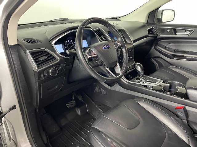 Used 2016 Ford Edge Titanium w/ Technology Package AWD/4WD image 3