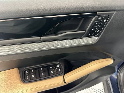 Certified 2024 Porsche Cayenne w/ Premium Package Plus (PFM) AWD/4WD image 17