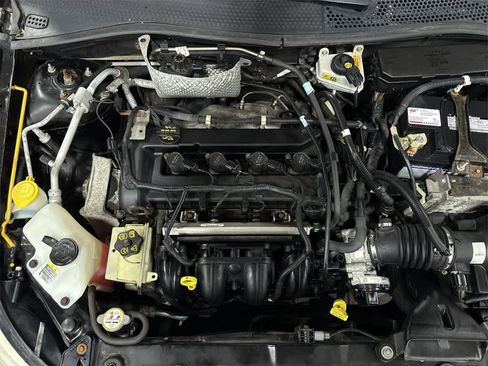 Used 2010 Ford Focus SE image 12