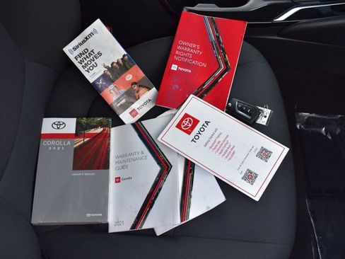 Used 2021 Toyota Corolla LE FWD image 13