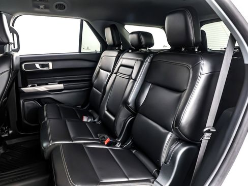 Used 2023 Ford Explorer XLT w/ Equipment Group 202A image 8