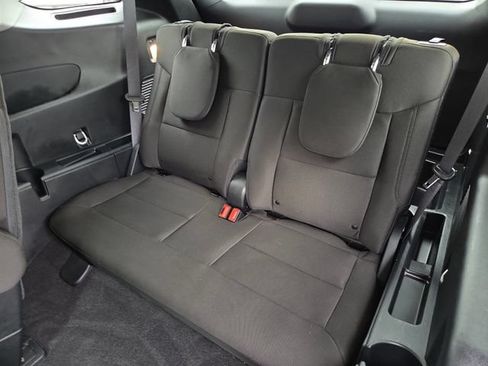 Used 2024 Ford Explorer XLT RWD image 23