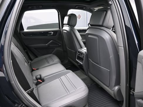 Certified 2023 Porsche Cayenne AWD/4WD image 27