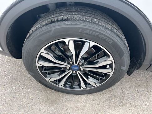 Used 2021 Ford Escape SEL w/ SEL Stealth AWD Package image 17