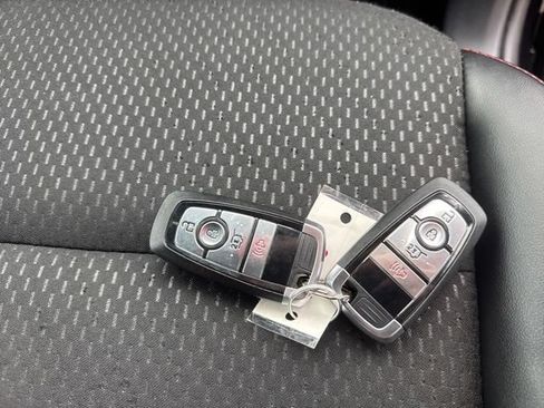 Used 2025 Ford Escape ST-Line AWD/4WD image 5