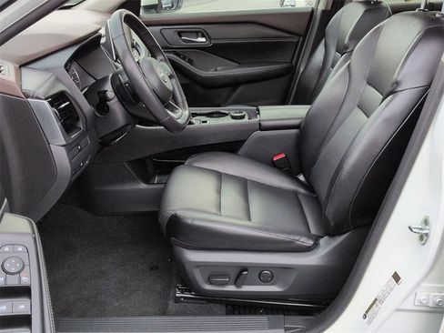 Used 2022 Nissan Rogue SV w/ SV Premium Package image 15