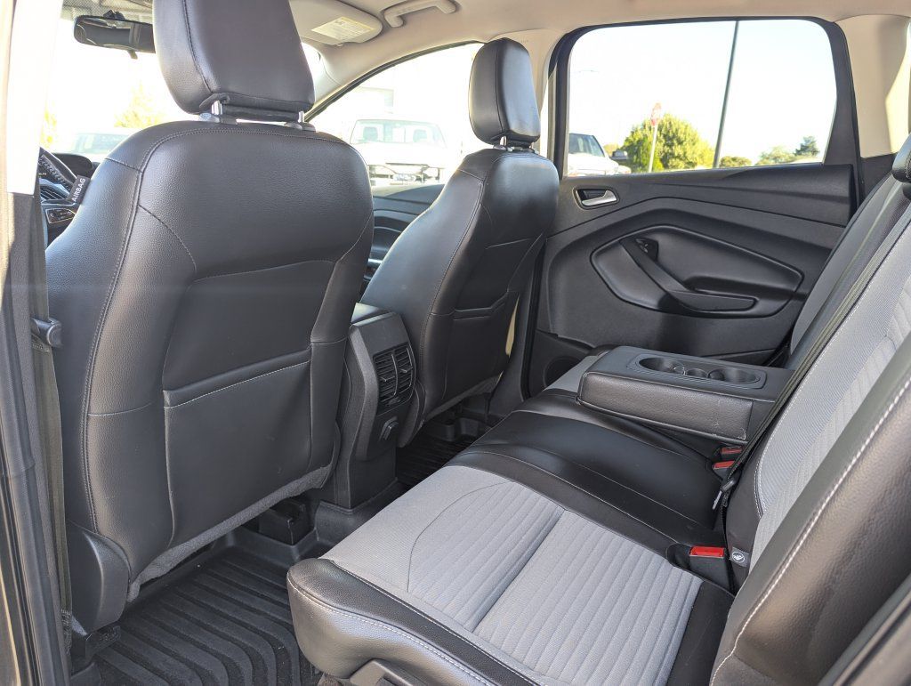 Used 2018 Ford Escape SE w/ SE Sport Appearance Package AWD/4WD image 30