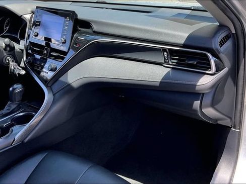 Used 2021 Toyota Camry SE FWD image 16