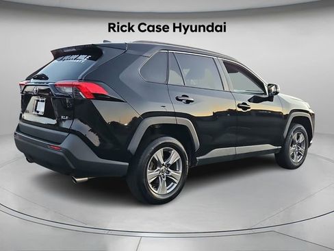 Used 2022 Toyota RAV4 XLE image 7