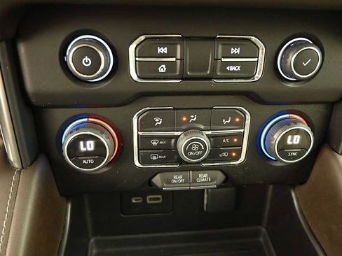 Used 2022 Chevrolet Suburban LS AWD/4WD image 15