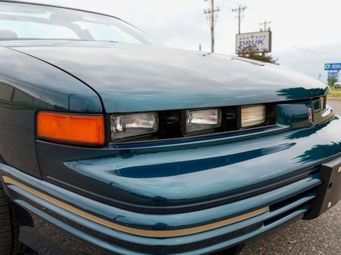Used 1995 Oldsmobile Cutlass Supreme Convertible FWD image 27