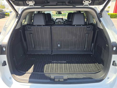 Used 2022 Toyota Highlander Limited FWD image 18