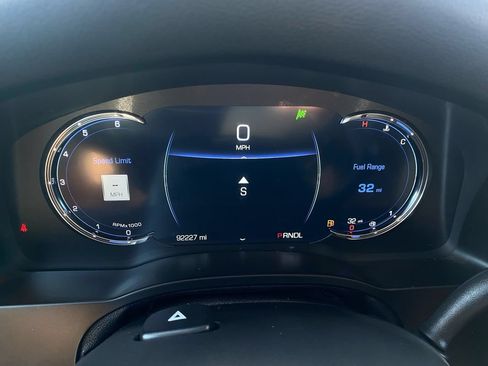Used 2019 Cadillac Escalade Premium Luxury AWD/4WD image 21