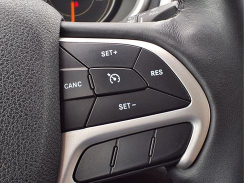 Used 2018 Jeep Cherokee Limited AWD/4WD image 23