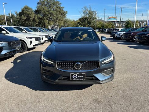 New 2026 Volvo V60 B5 Cross Country Ultra w/ Climate Package image 6