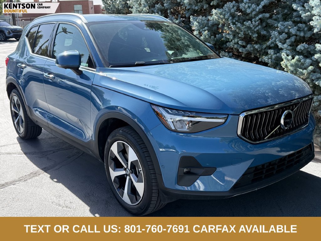 Used 2025 Volvo XC40 B5 Plus AWD/4WD image 12