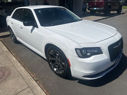 Used 2018 Chrysler 300 Touring w/ Sport Appearance Package RWD image 7