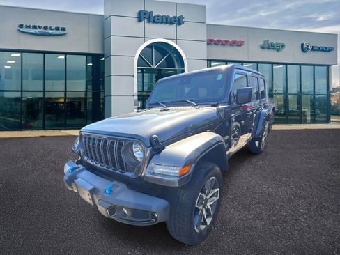 Used 2024 Jeep Wrangler Unlimited w/ Convenience Group AWD/4WD image 4