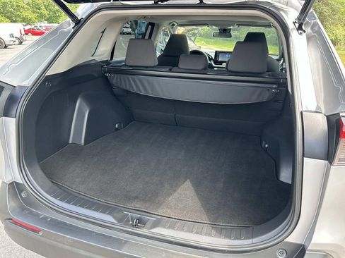 Used 2020 Toyota RAV4 XLE w/ Convenience Package FWD image 13