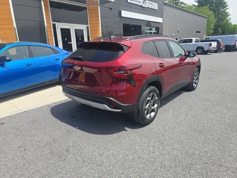 Used 2025 Chevrolet Trax LT w/ LT Convenience Package FWD image 6