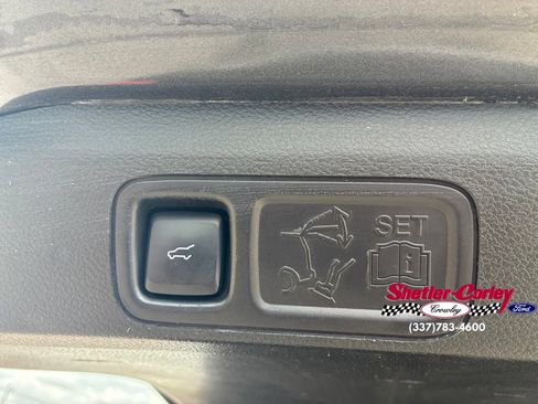 Used 2018 Ford Expedition XLT w/ Equipment Group 202A RWD image 12