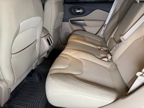 Used 2021 Jeep Cherokee Latitude w/ Mobile Office Group image 22