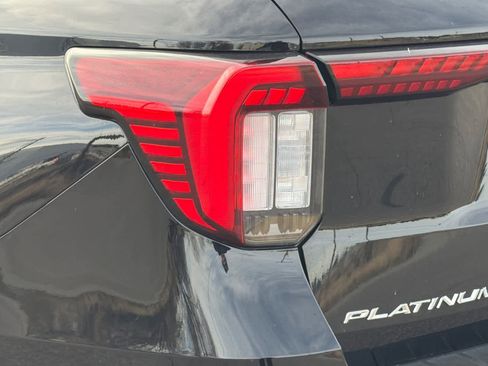 Certified 2025 Ford Explorer Platinum w/ LUX Leather Package image 29