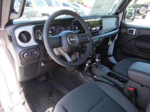 New 2026 Jeep Gladiator Sport AWD/4WD image 17