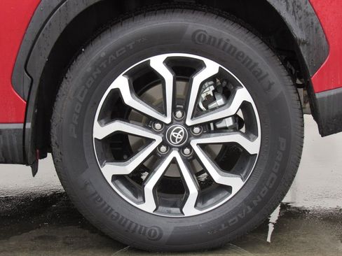 Used 2024 Toyota Corolla Cross SE image 32