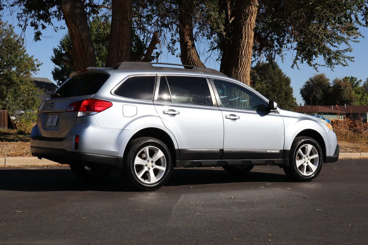 Used 2013 Subaru Outback 2.5i Premium AWD/4WD image 5