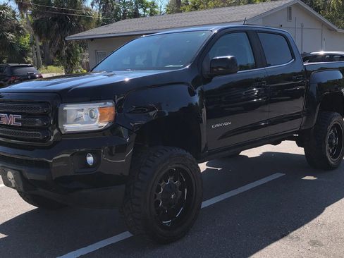 Used 2018 GMC Canyon SLE w/ Nightfall Edition image 7