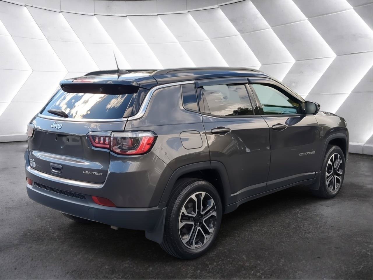 Used 2024 Jeep Compass Limited w/ Sun and Sound Group AWD/4WD image 6
