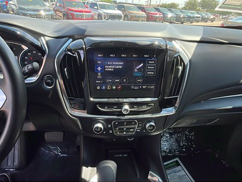 Used 2023 Chevrolet Traverse LT FWD image 19