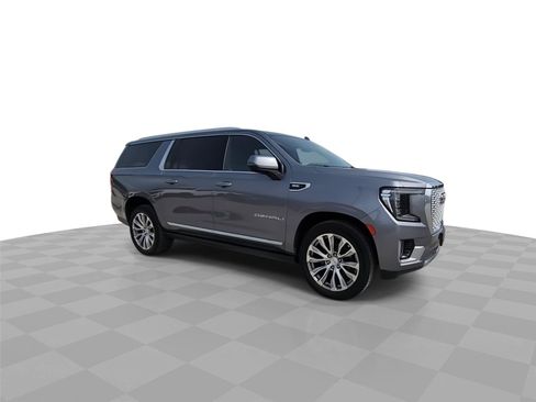 Used 2022 GMC Yukon XL Denali w/ Denali Premium Package RWD image 2