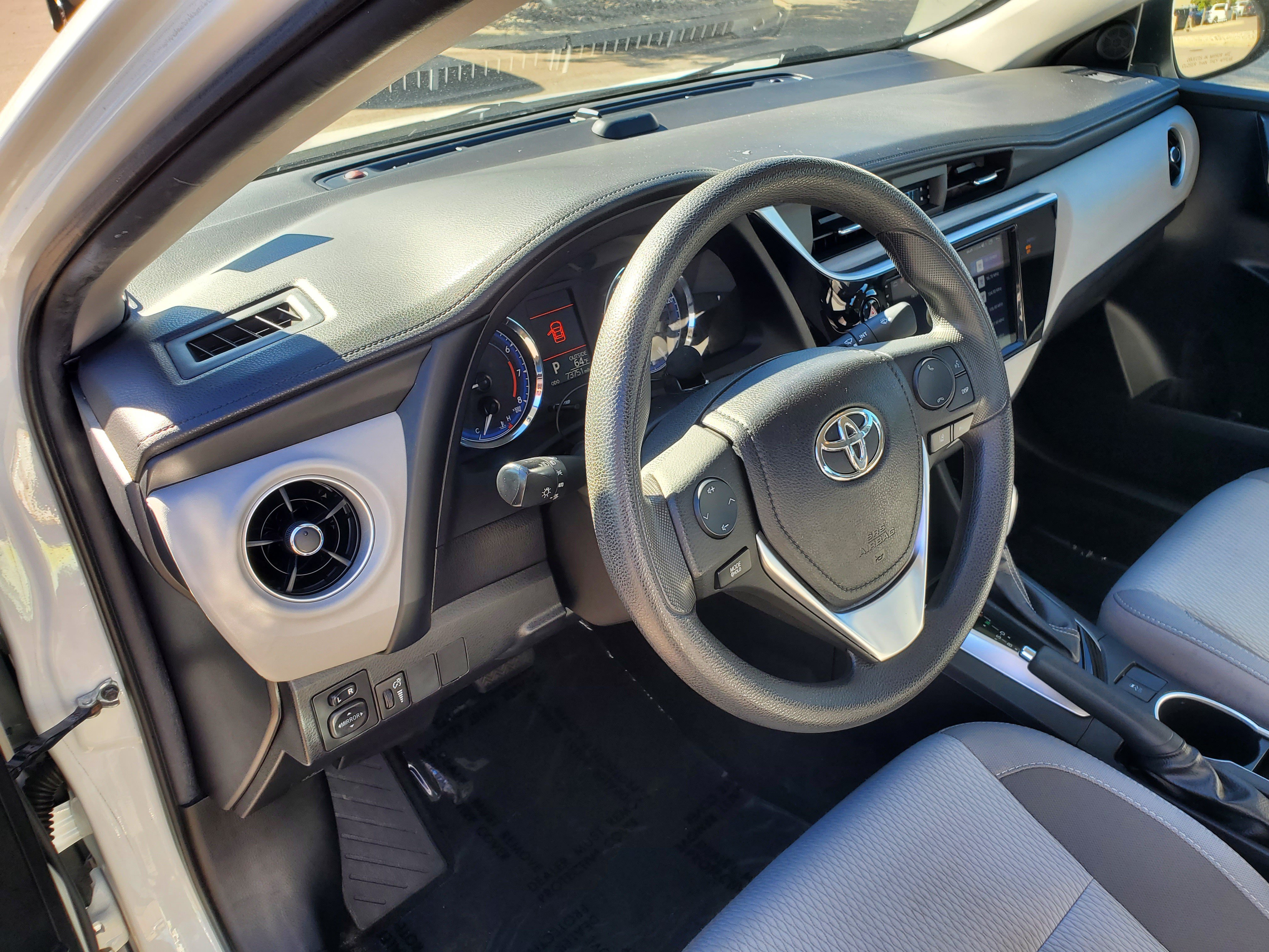 Used 2018 Toyota Corolla LE FWD image 10
