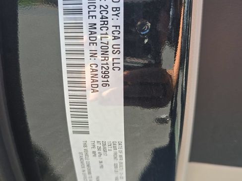 Used 2022 Chrysler Pacifica Touring-L FWD image 27