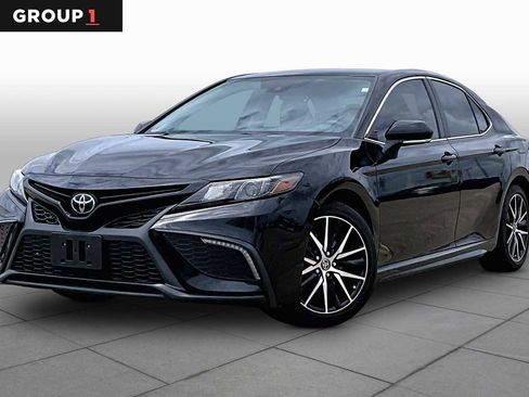 Used 2023 Toyota Camry SE FWD image 1