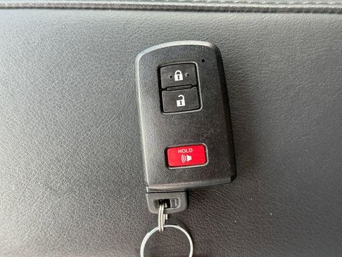 Used 2021 Toyota Tundra Platinum AWD/4WD image 32