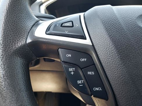 Used 2015 Ford Fusion SE FWD image 18