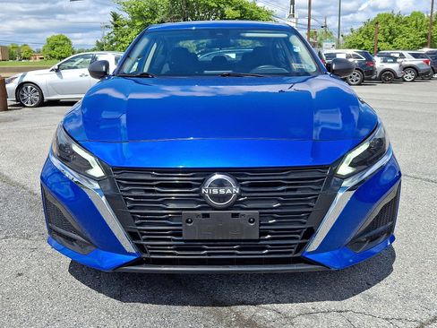 Used 2025 Nissan Altima 2.5 SV FWD image 2