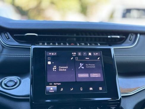Used 2023 Jeep Grand Cherokee Altitude AWD/4WD image 15